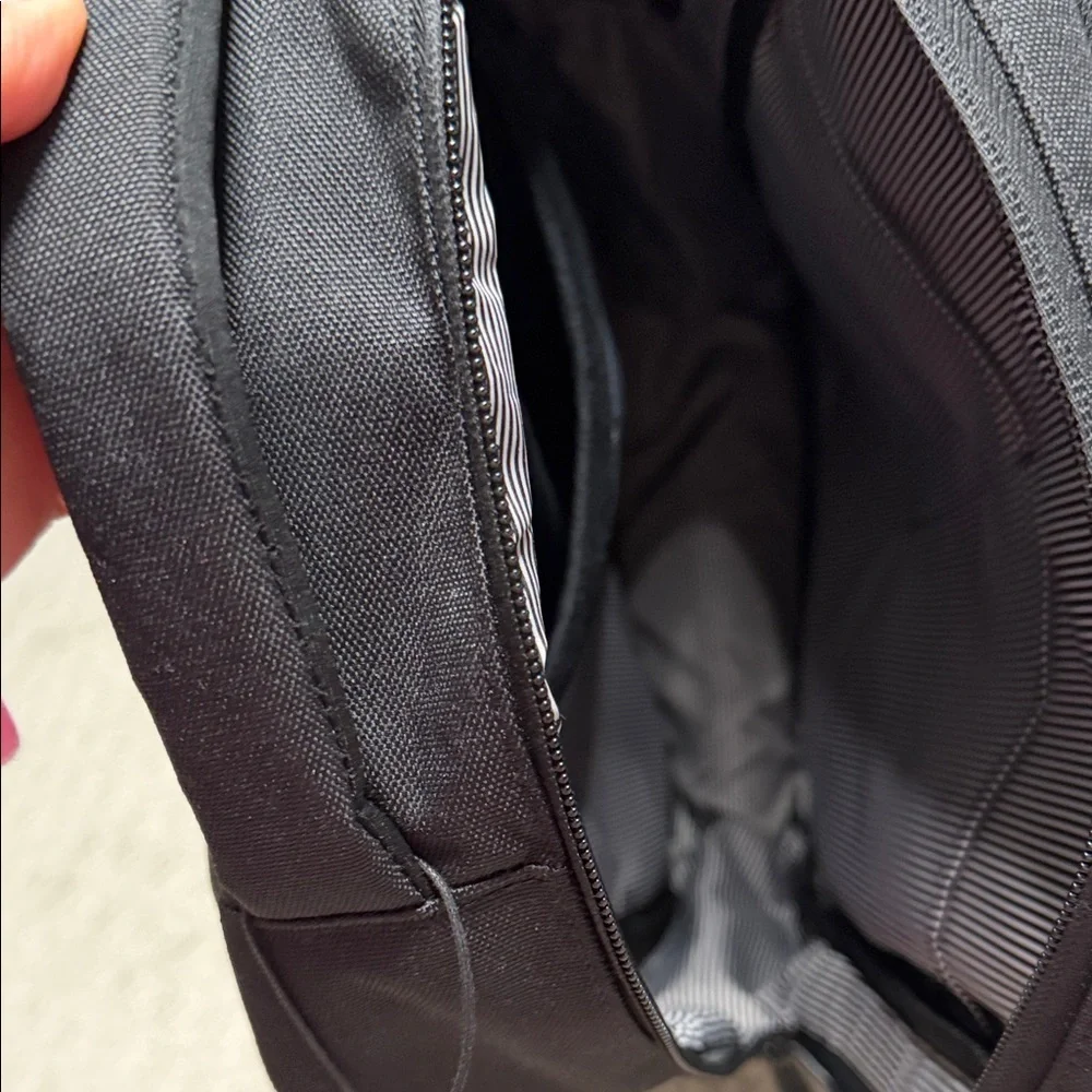 NWT Herschel Supply Co BH Travel Daypack Black 20L‎ Laptop Backpack 10888-00001